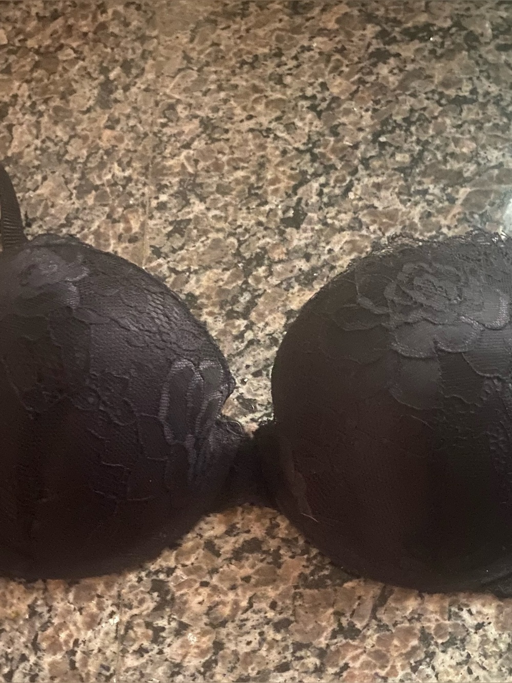 BLACK BRA SIZE 36D